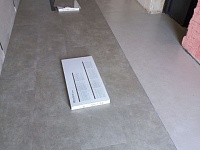 Укладка ПВХ плитки на клей и заливка нивелирующей смеси-4000м2